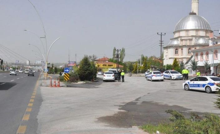 Polis uygulama noktasına araç daldı - 1 Şehit