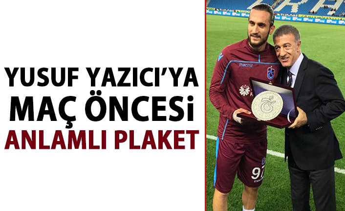 Yusuf Yazıcı'ya maç öncesi plaket verildi