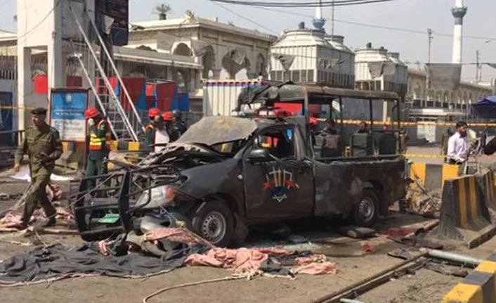 Canlı bomba saldırısı: 5'i polis, 8 ölü