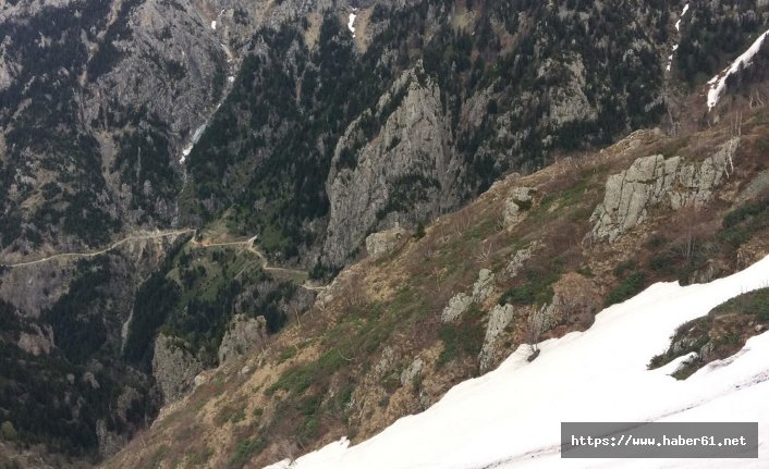 Dünyanın en tehlikeli yolunda uçuruma yuvarlanan Bayburt Muhabirinden haber alınamıyor!