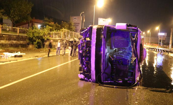 İşçi servisi yan yattı: 19 yaralı