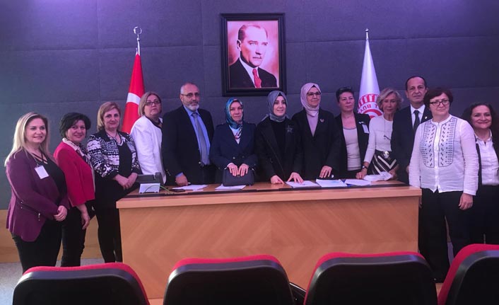 Gönül gönüleydik şimdi yan yanayız