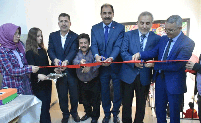 Erzincan'da öykü yarışması ve bilim fuarı açılışı