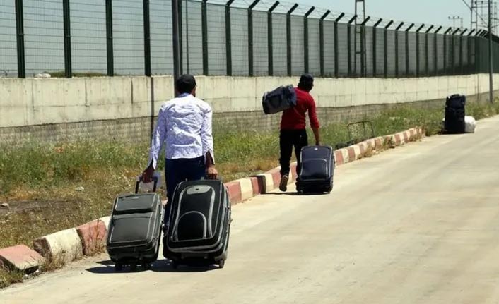Suriyeliler bayram için ülkelerine gitmeye başladı