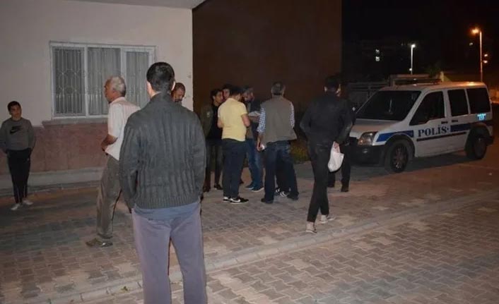 Silahı temizlerken arkadaşını başından vurdu