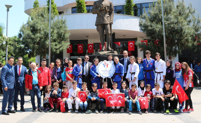 Akçaabat, 19 Mayıs'ı coşku ile kutladı!