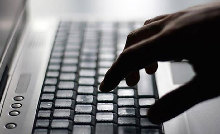 İğrenç olay! Komşusunun küçük kızlarının...