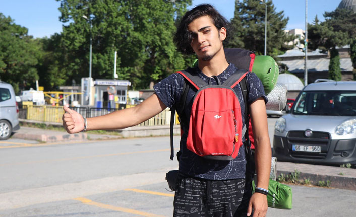 18 Yaşındaki Ali, otostopla 58 il gezdi