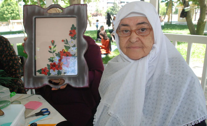 El işi yaparak 78 yaşında hayata bağlandı