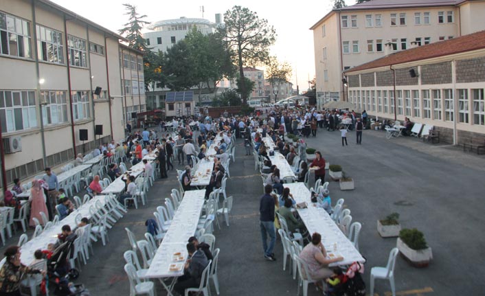 Endüstri Meslek Lisesi Mezunları iftarda buluştu