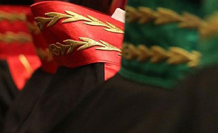 Avukatın etek boyuna tepki gösteren hakime ne olacak?