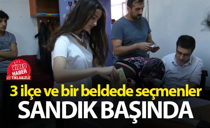 3 ilçe ve bir beldede seçmenler sandık başında