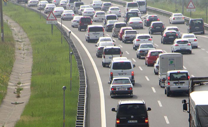 Yollarda tatil yoğunluğu devam ediyor