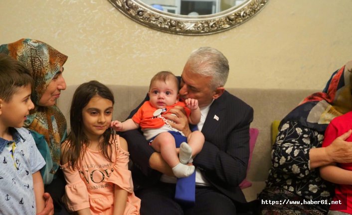 Binali Yıldırım'dan Bayburtlu aileye ziyaret