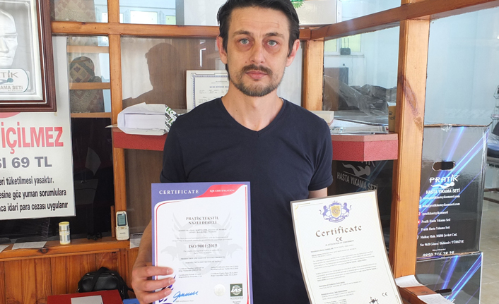 Yatalak hastalardan ilham aldı ve hasta yıkama yatağı yaptı!