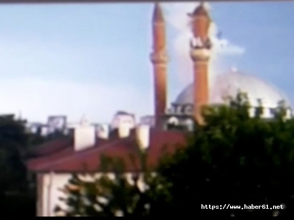 Yıldırım minareyi yıktı