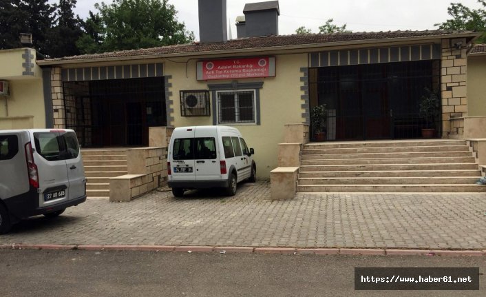 Ailesinin gözü önünde ağabeyini öldürdü