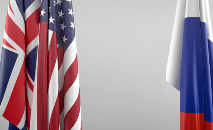 Rusya'dan İngiltere'ye: "Davranışımızı değiştirmeyeceğiz"