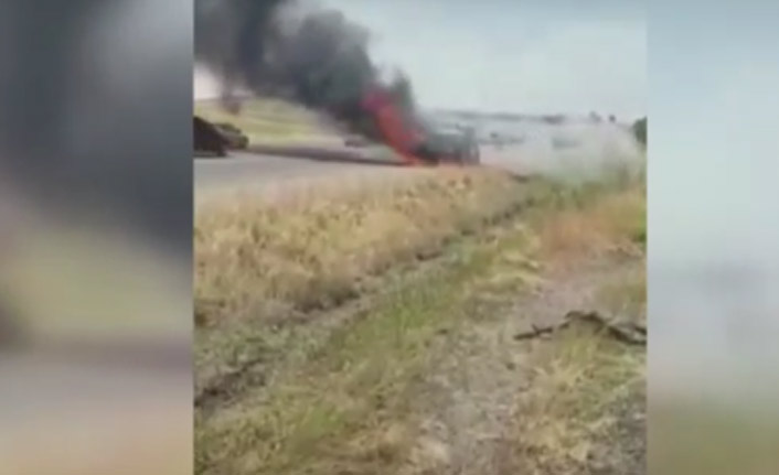 Alev alan LPG’li araç bomba gibi patladı