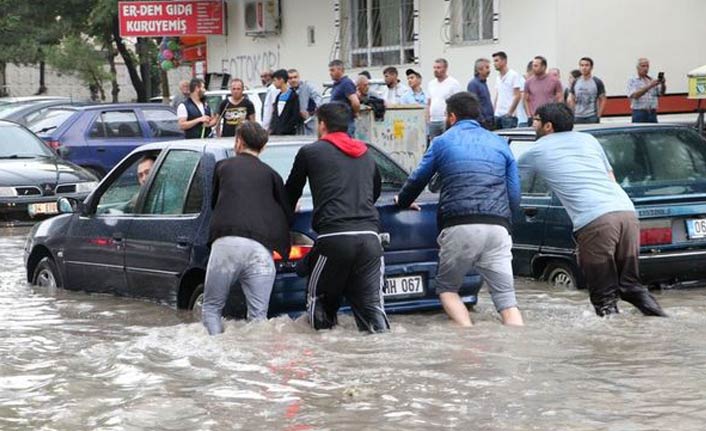 Ankara'da sel can aldı