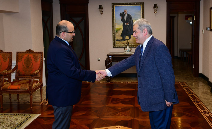 Vali Ustaoğlu, personelle bayramlaştı