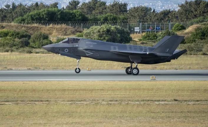 Türk pilotların F-35 eğitimleri durduruldu
