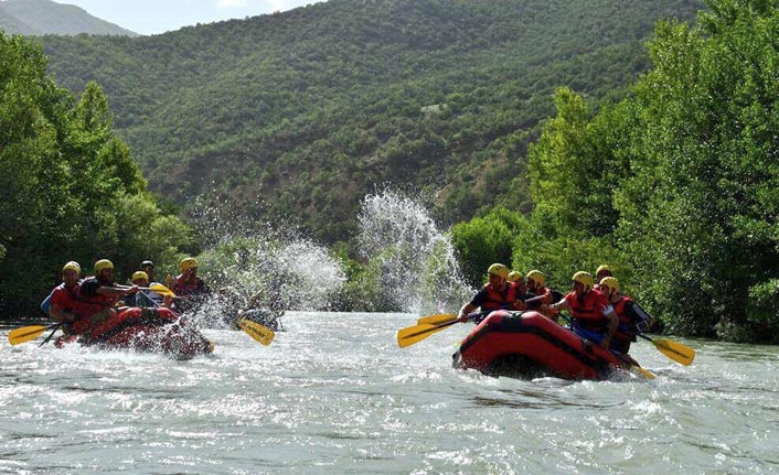 Tunceli’de terör yok rafting var