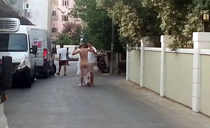 Sokağa çıktı, çırılçıplak dolaştı!