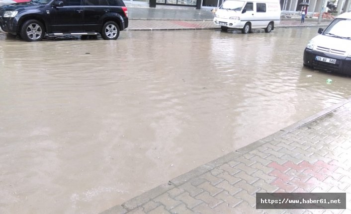 Yomra’da sokaklar 5 dakikada göle döndü