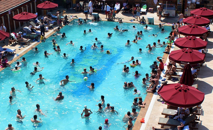 Yüzme havuzlarının 'suyu' çıktı