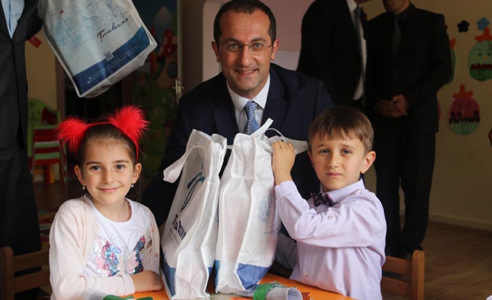 Başkan Ekim öğrencilerin karne sevincine ortak oldu - 15 Haziran 2019