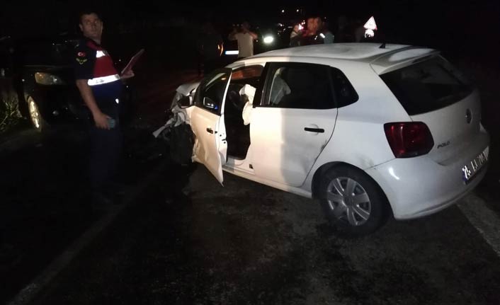 Otomobil ile hafif ticari araç çarpıştı: 4 yaralı