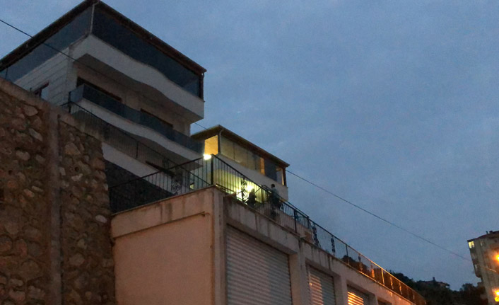 Villasında birlikte alkol aldığı arkadaşını sırtından vurarak öldürdü