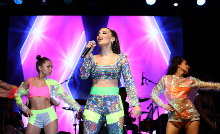 Kaş'ta İrem Derici rüzgarı esti!