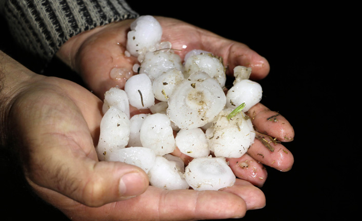 Yozgat'ta arazileri dolu ve sağanak vurdu!