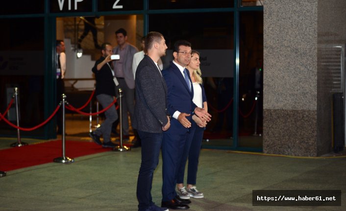 İmamoğlu'ndan 'VİP 2' pozu 