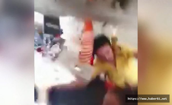 Uçak türbülansa girdi, hostes uçağın tavanına çarptı