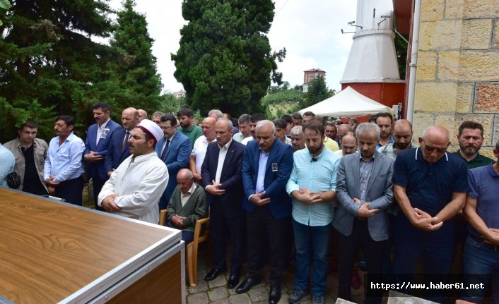 Araklı'daki selde hayatını kaybedenler toprağa veriliyor 