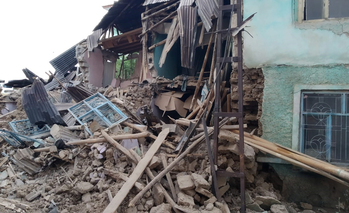 Evler şiddetli yağışa dayanamadı