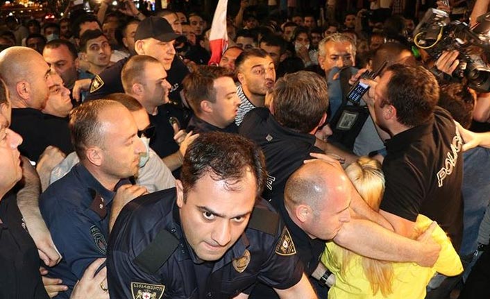 Gürcistan'da protestocular ve polis arasında arbede