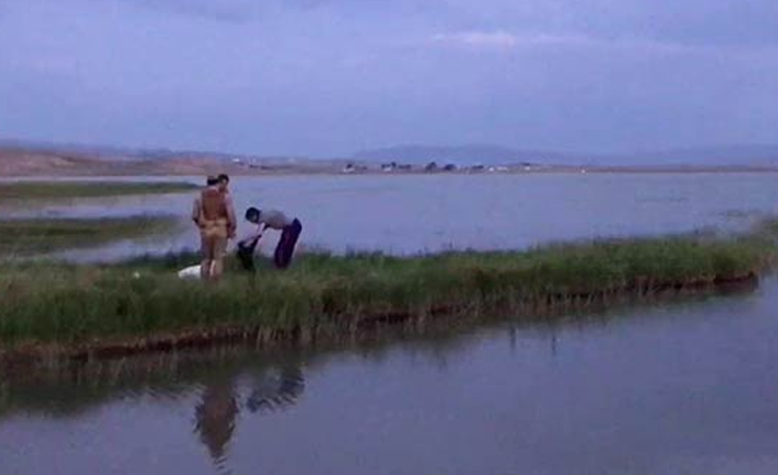 İki kardeşten biri boğularak can verdi