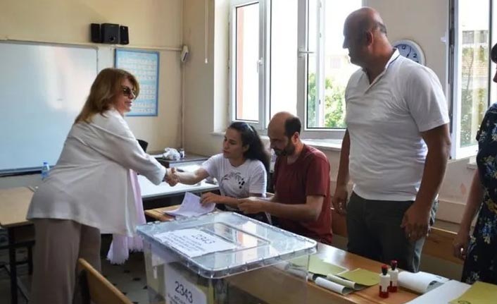 Eski Başbakan Tansu Çiller oyunu kullandı