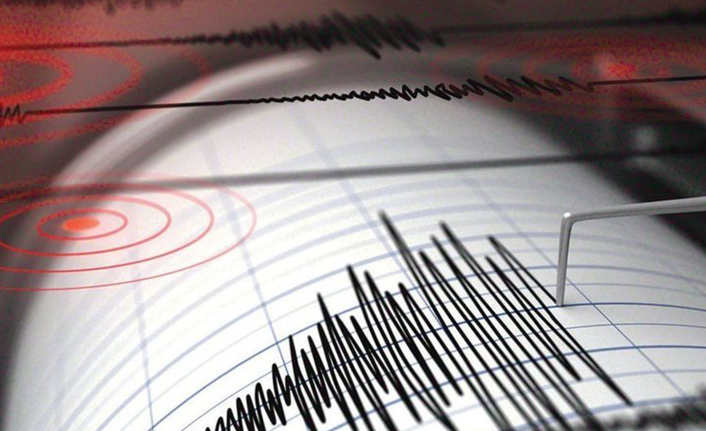 Endonezya'da 7,7 büyüklüğünde deprem