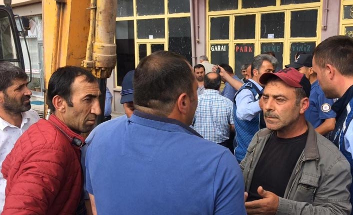 İki ortak arasında çıkan kavgayı polisler ayırdı!