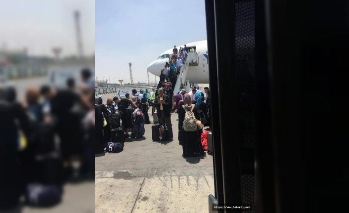 uçak havada arızalandı acil iniş yaptı