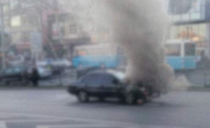 Otomobil birden alev aldı!