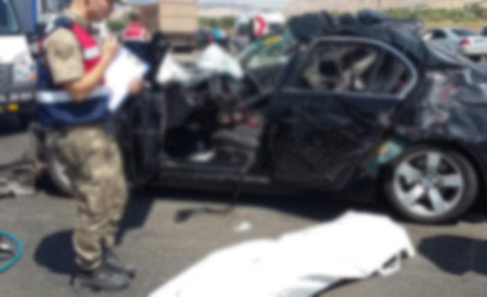 Erzincan'da feci kaza: 3 ölü 6 yaralı