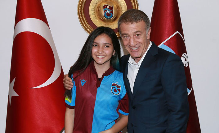 Ahmet Ağaoğlu, LGS Türkiye Birincisi Ayşe'yi makamında ağırladı