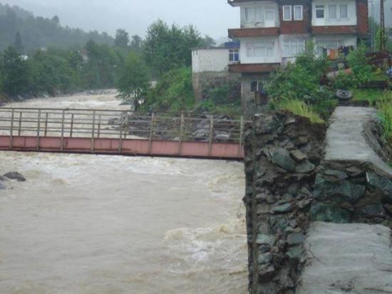 Artvin'i sel vurdu 9 kişi kayıp