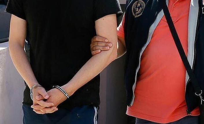 Balıkesir'de yapılan FETÖ operasyonunda 3 kişi yakalandı.